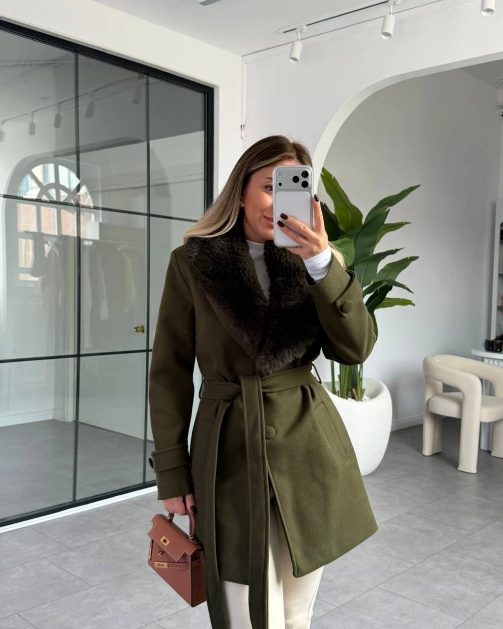 Faux Fur Collar Coat Short